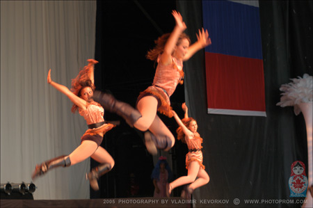 Acrobatic performance at the Russian Festival